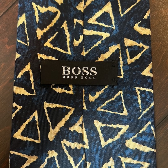Hugo Boss triangles tie - Picture 3 of 3